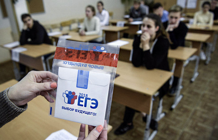 Опрос SuperJob: 66% россиян выступают за отмену ЕГЭ