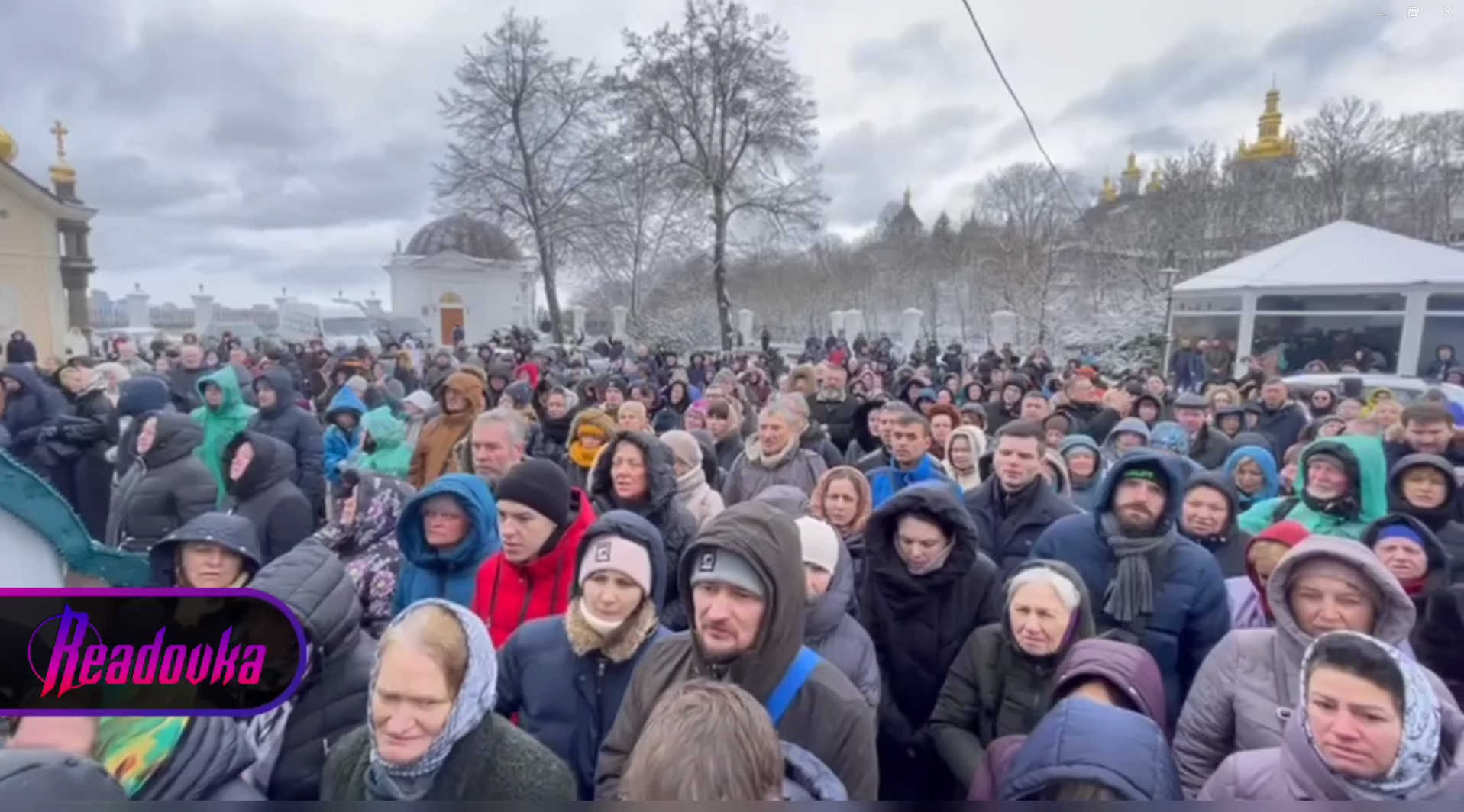Тысячи верующих вышли на шествие и молебен в защиту Киево-Печерской лавры