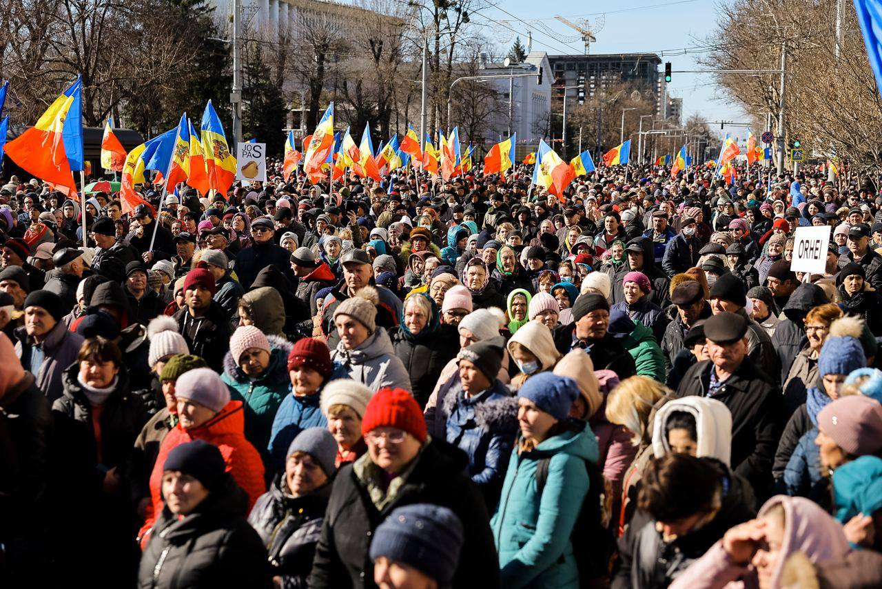 В Молдавии оппозиция перекрыла дороги после игнорирования ультиматума протестующих
