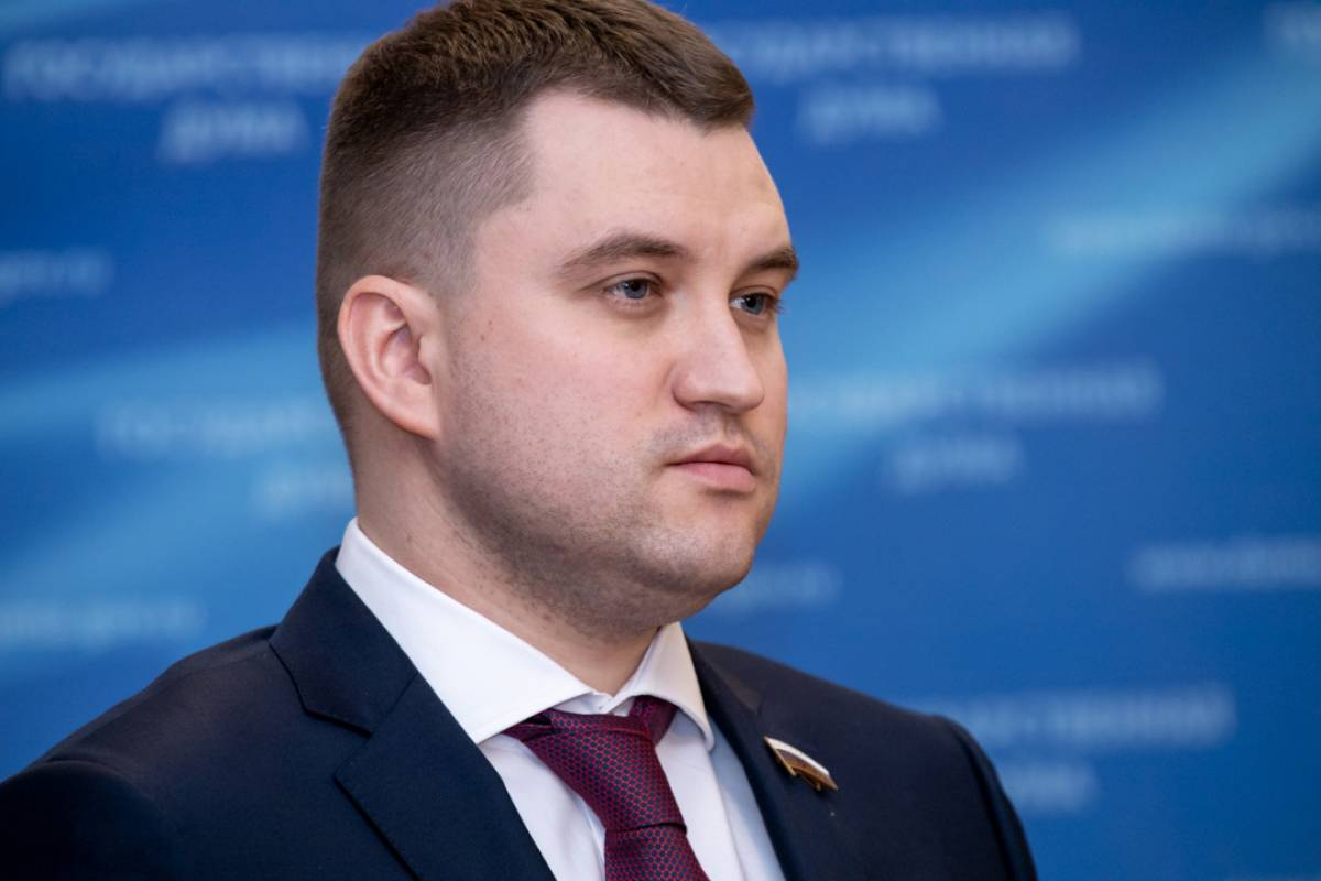 Депутат Госдумы Артем Бичаев помог отремонтировать жилье семье участника спецоперации