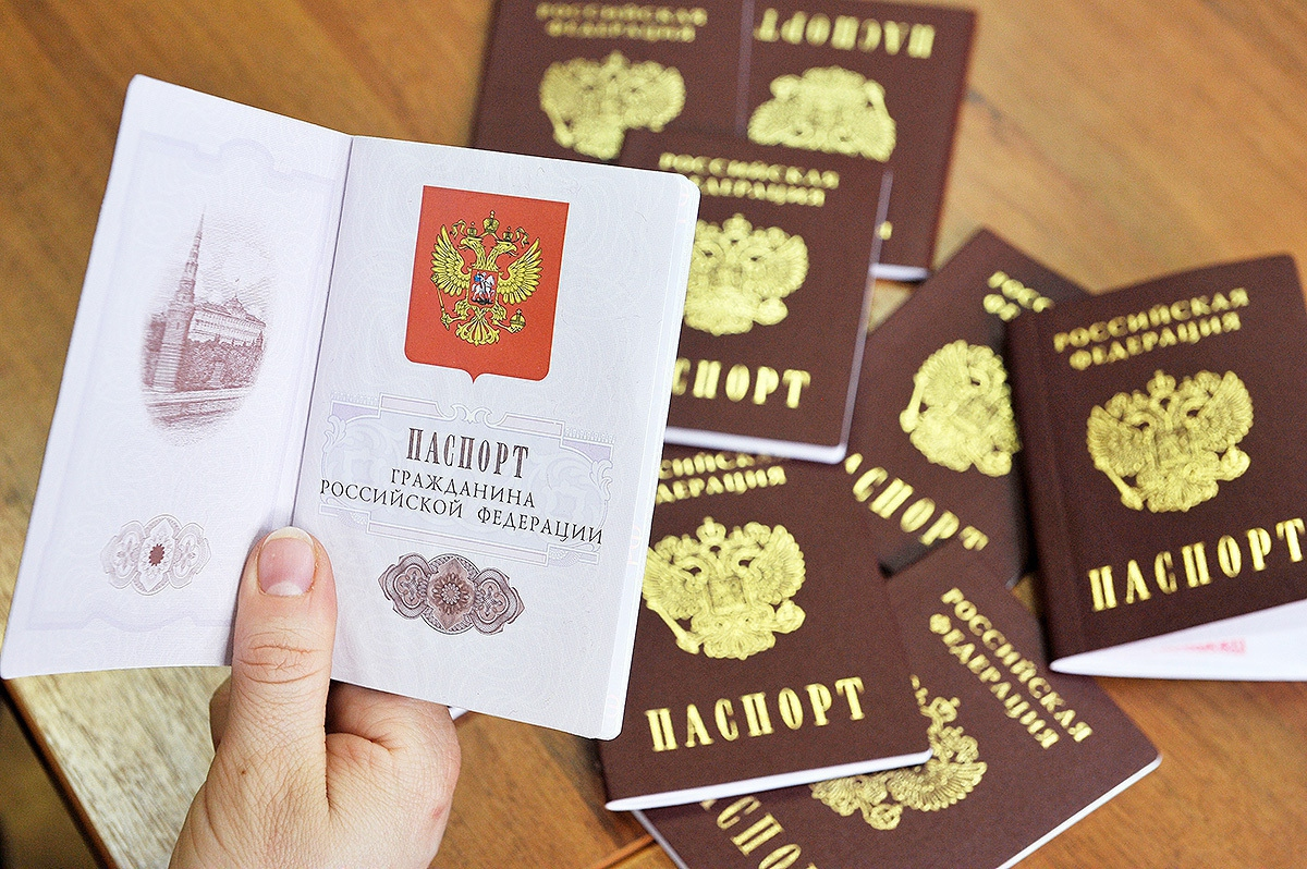 В РФ могут упростить получение гражданства для мигрантов из ряда стран