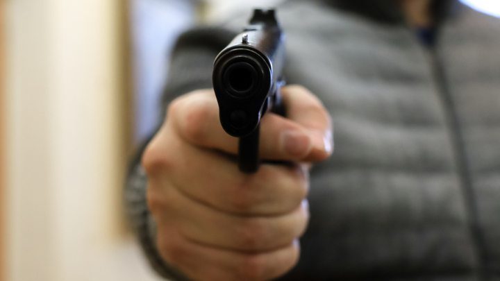 В городе Вятские Поляны мужчина открыл огонь по горожанам