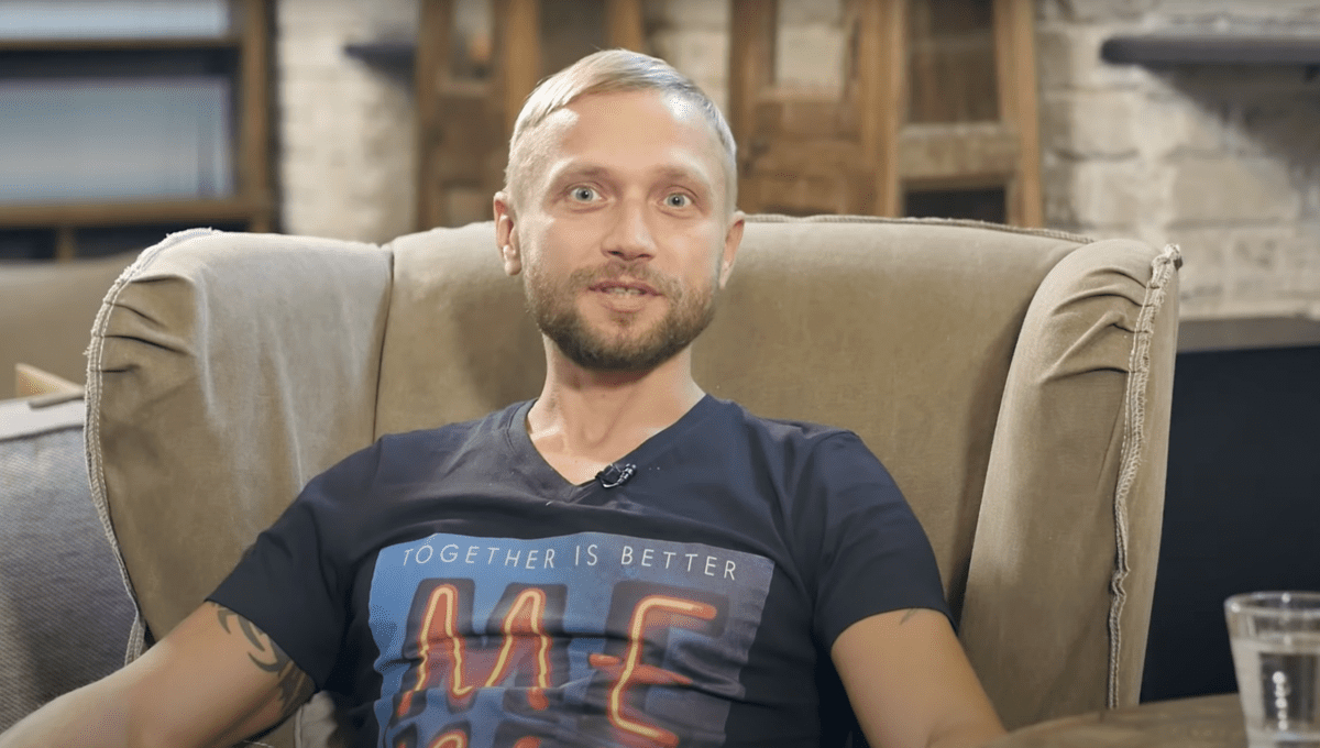 Блогер-сыроед Максим Лютый пытался сбежать после смерти сына от истощения