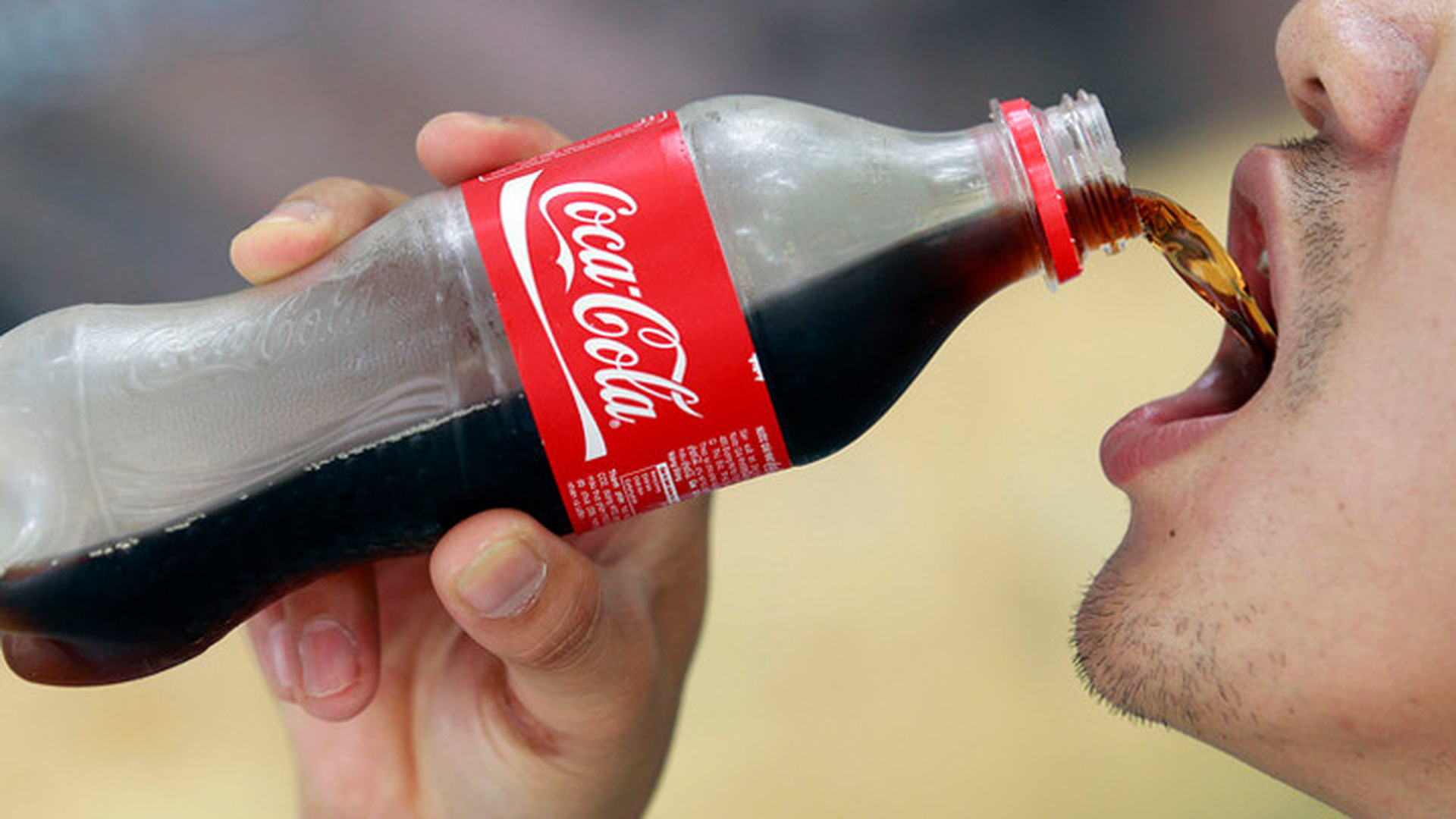 Coca-Cola остается одной из самых покупаемых газировок в России