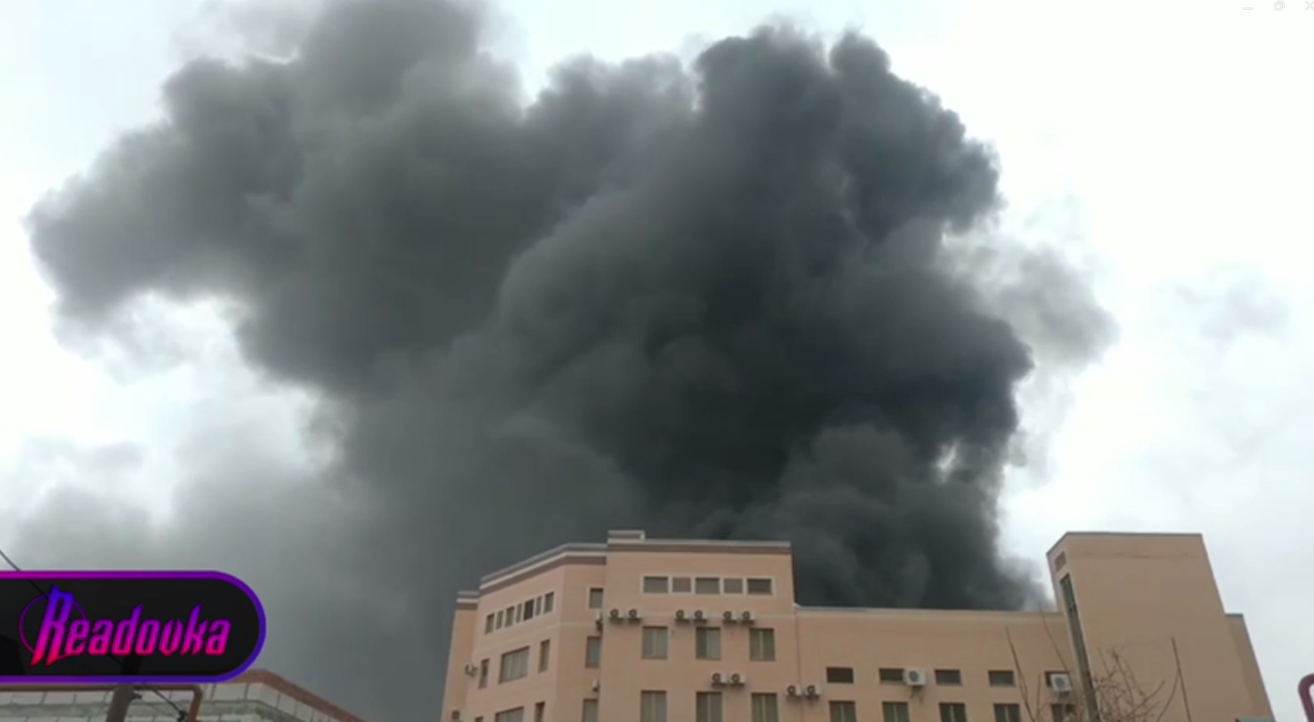 В Ростове-на-Дону загорелся склад на территории пограничного управления ФСБ