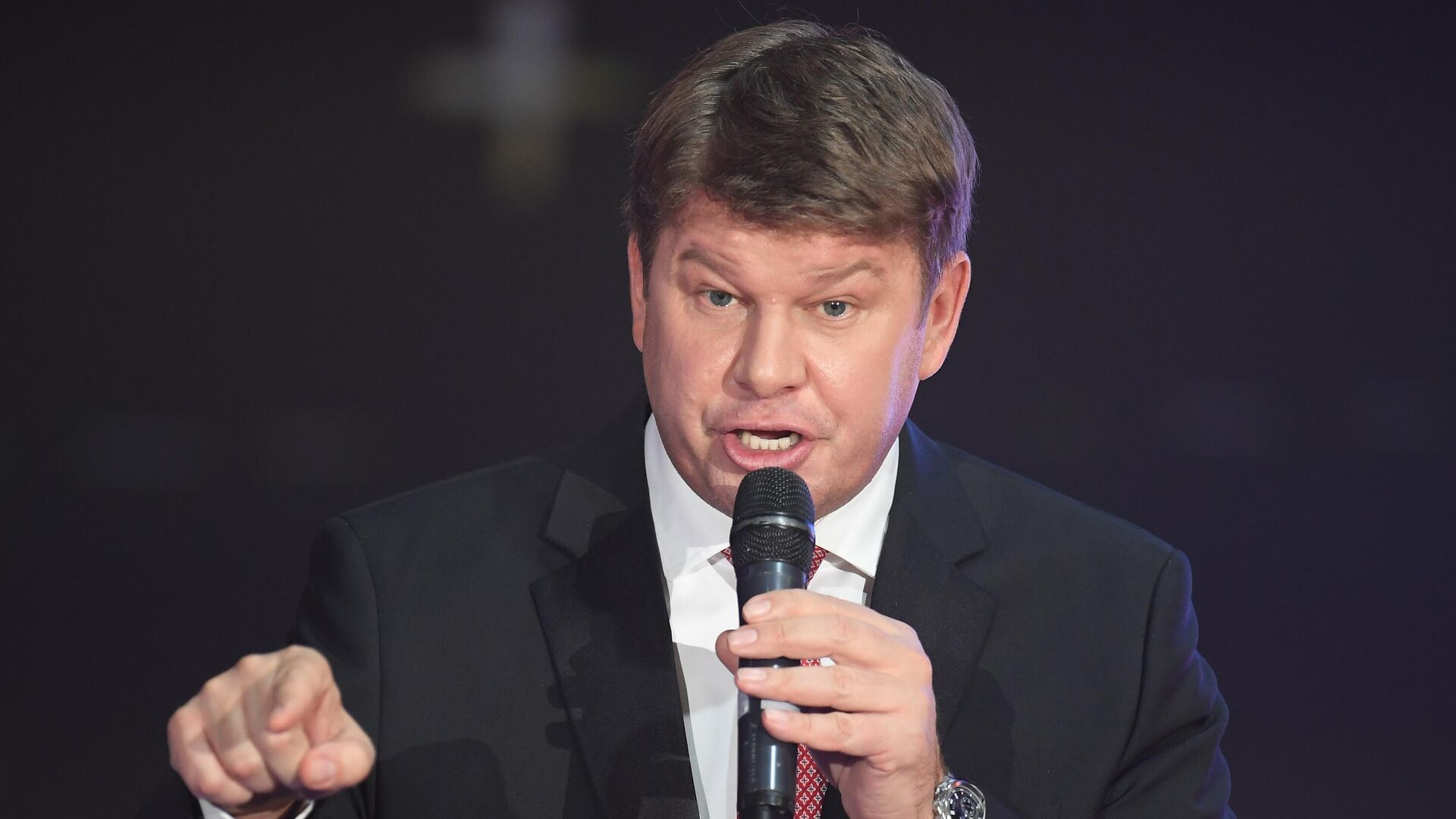 Дмитрий Губерниев рассказал о фальши российского шоу-бизнеса