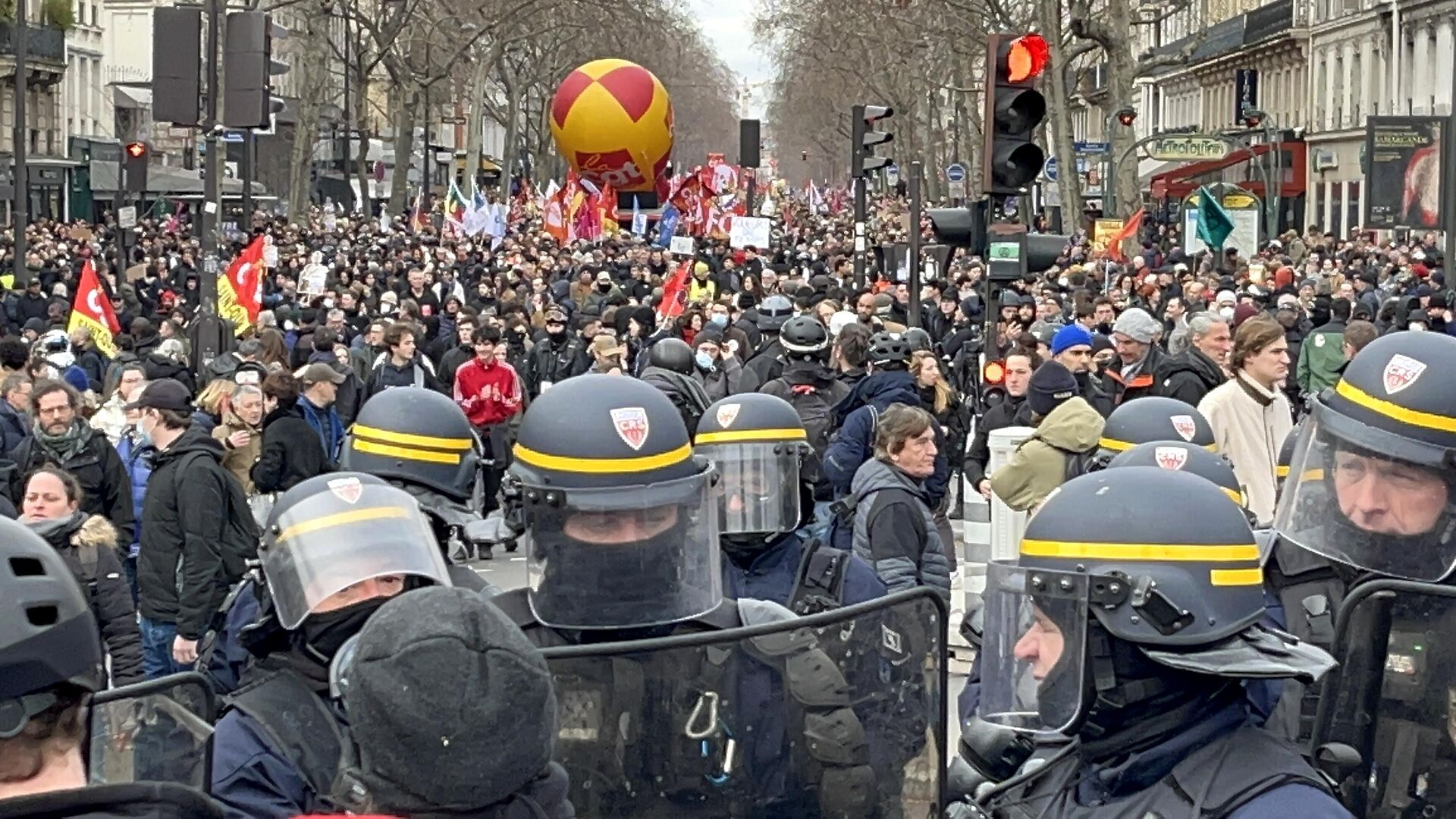 Протесты в Париже против пенсионной реформы продолжаются
