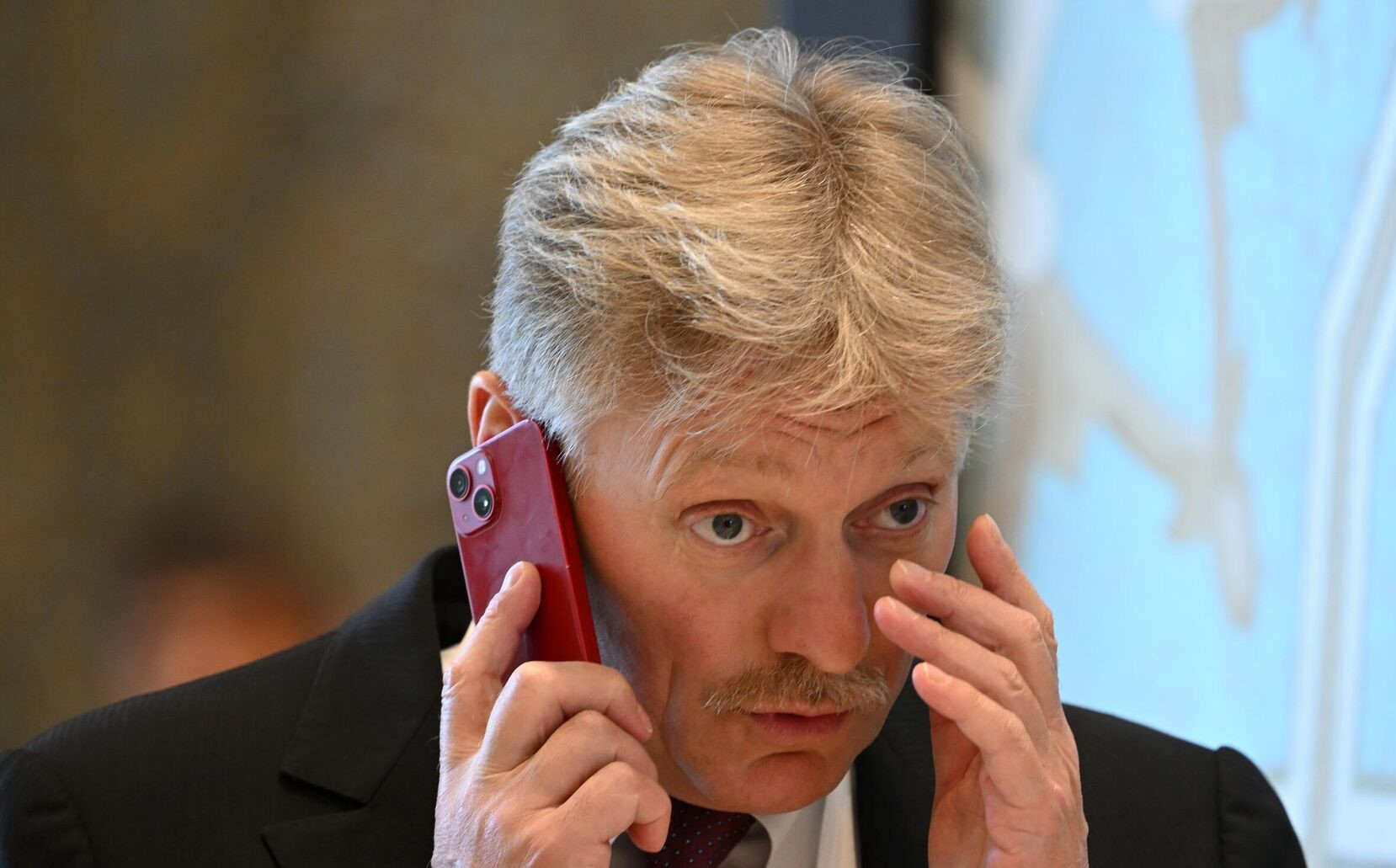 Песков: администрация президента не использует iPhone