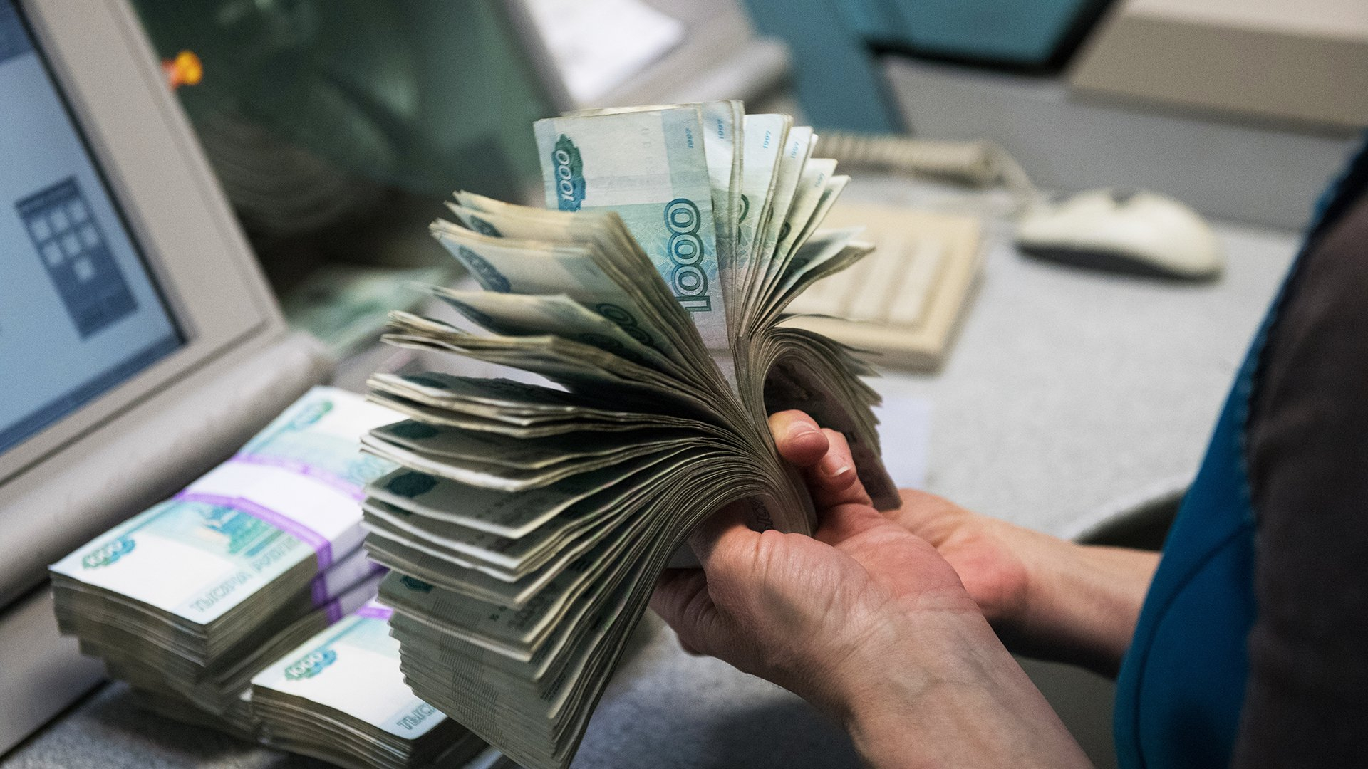 ЦБ: средства россиян в отечественных банках выросли на 711 млрд рублей