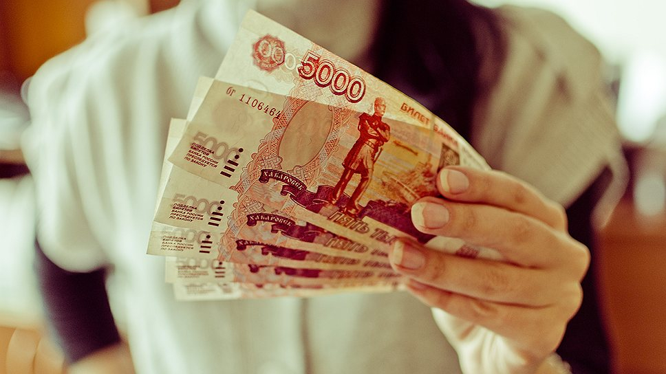 Эксперты рассказали о последствиях ослабления рубля