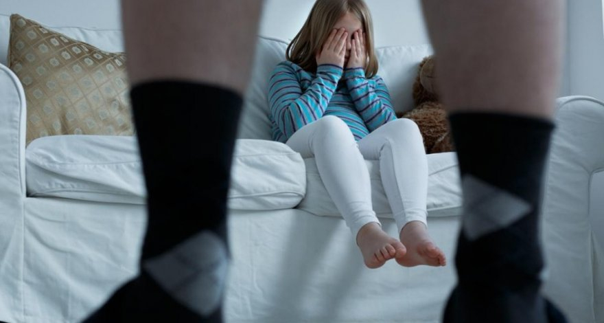 В Петербурге задержан мужчина, снимавший порно-ролики с участием 12-летней приемной дочери