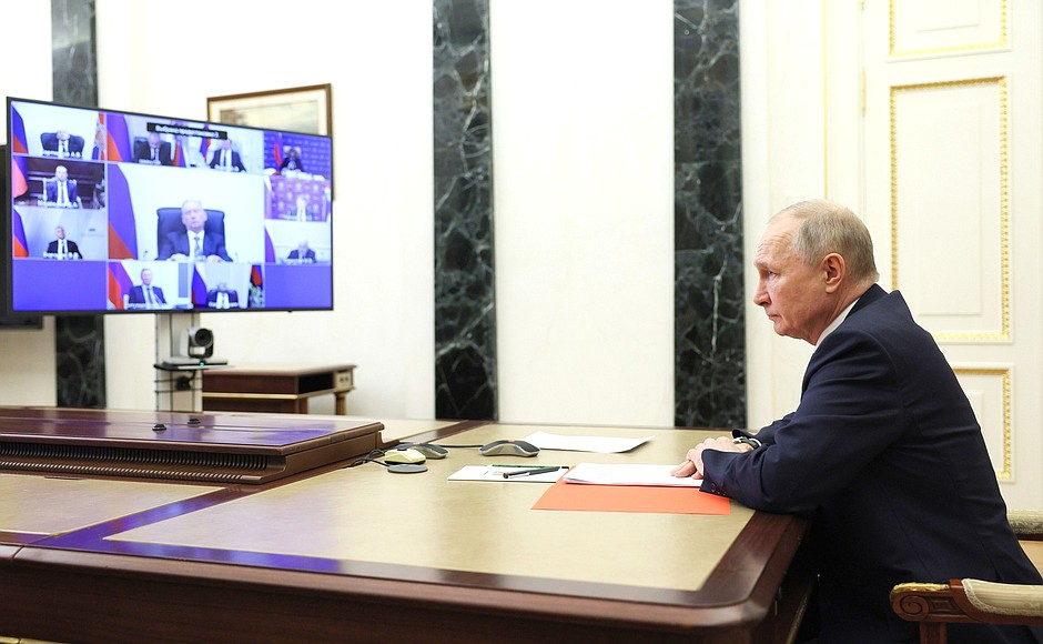 Путин обсудил с Совбезом развитие электронной и радиоэлектронной промышленности