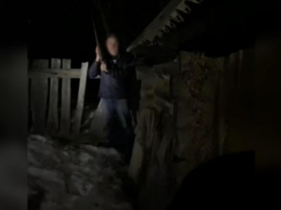 В Уфе мужчина зарезал знакомого, ранил его жену и напал на полицейских