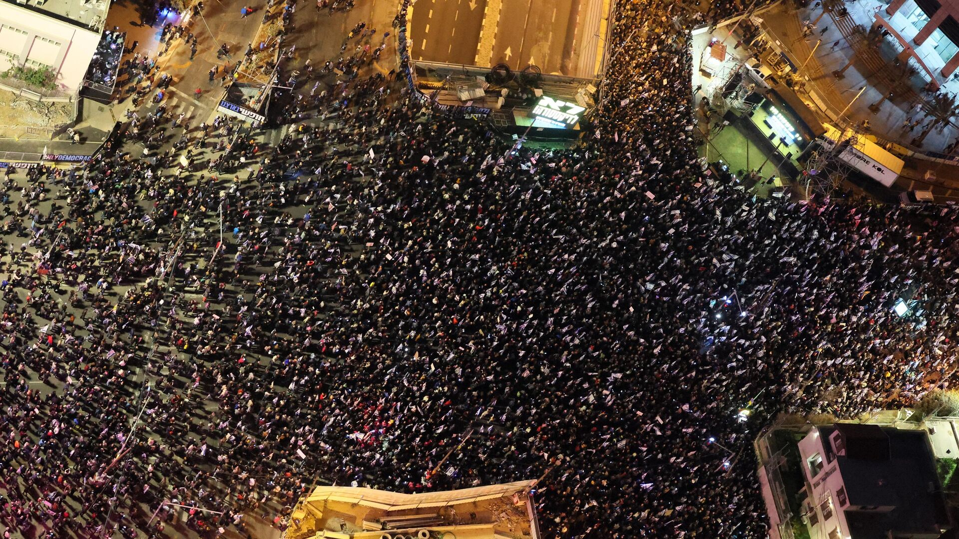 В Израиле сторонники Нетаньяху вышли на массовые митинги в поддержку судебной реформы