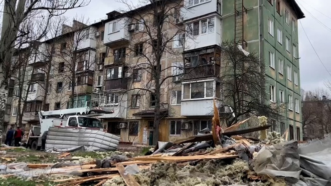 В Донецке под завалами жилого дома найдены тела мужчины и женщины