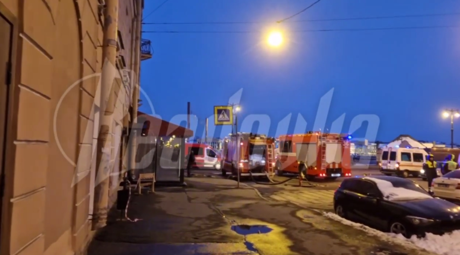 На место теракта на Университетской набережной никого не пускают