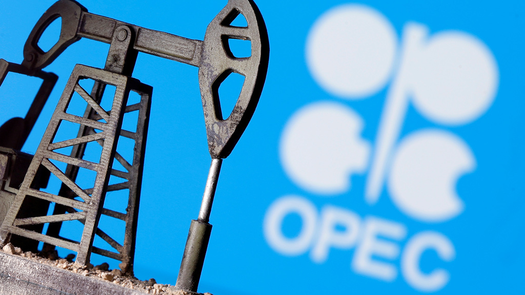 Филиппо: решение ОПЕК+ снизить добычу нефти стало пощечиной для Минфина Франции
