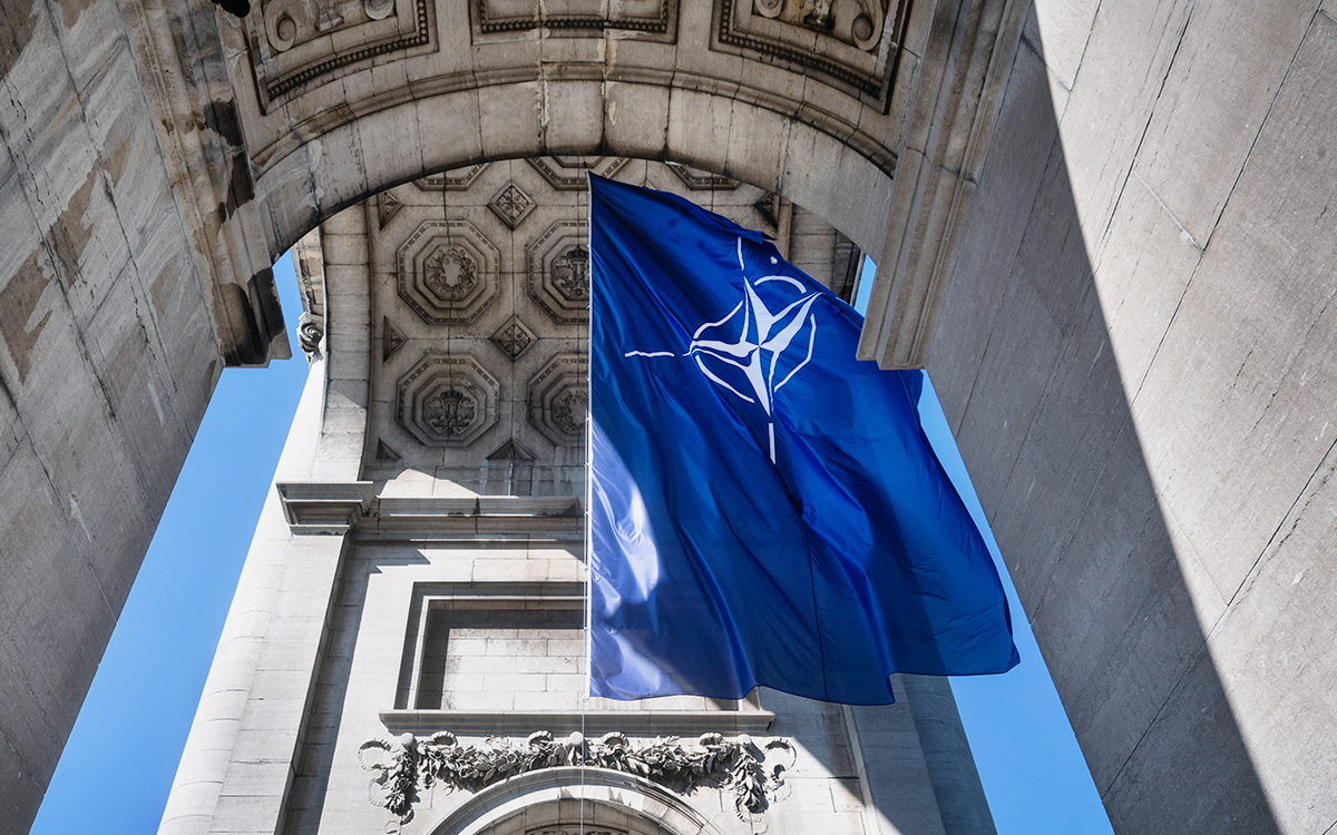 Страны НАТО готовят программу многолетних военных поставок вооружения для Украины