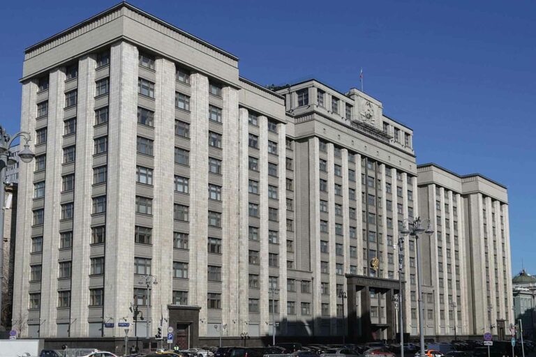 Госдума приняла в первом чтении законопроект об упрощении трудоустройства подростков