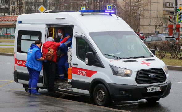 За медпомощью после теракта в Петербурге обратились 42 человека