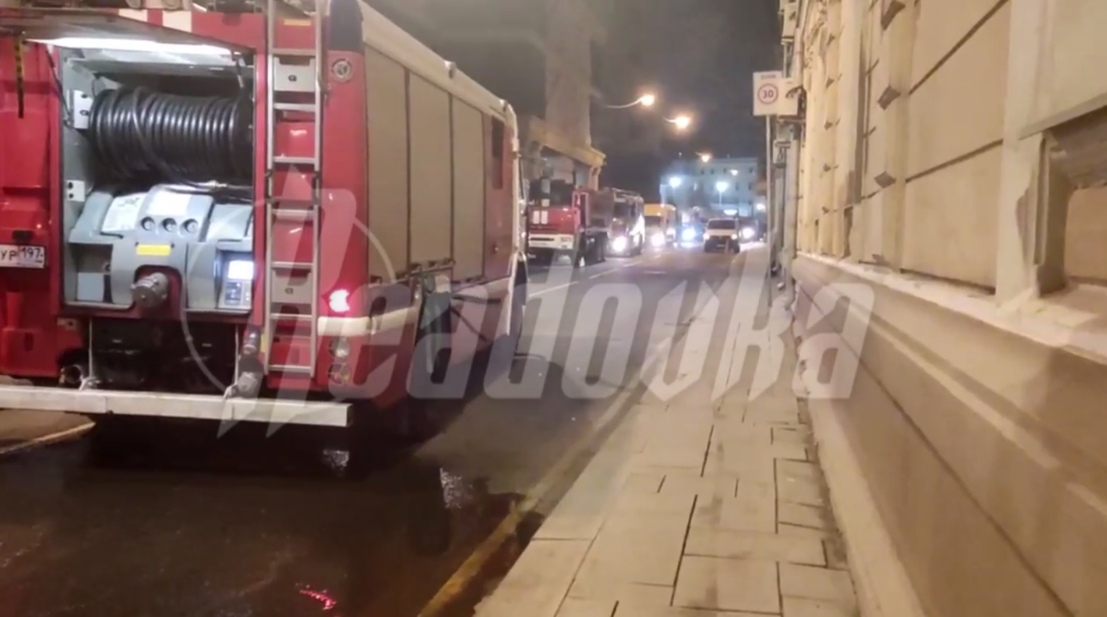 Пожар в одном из зданий Минобороны в Москве полностью потушен