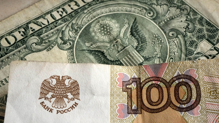 Экономист спрогнозировал, что доллар вырастет максимум до 84 рублей