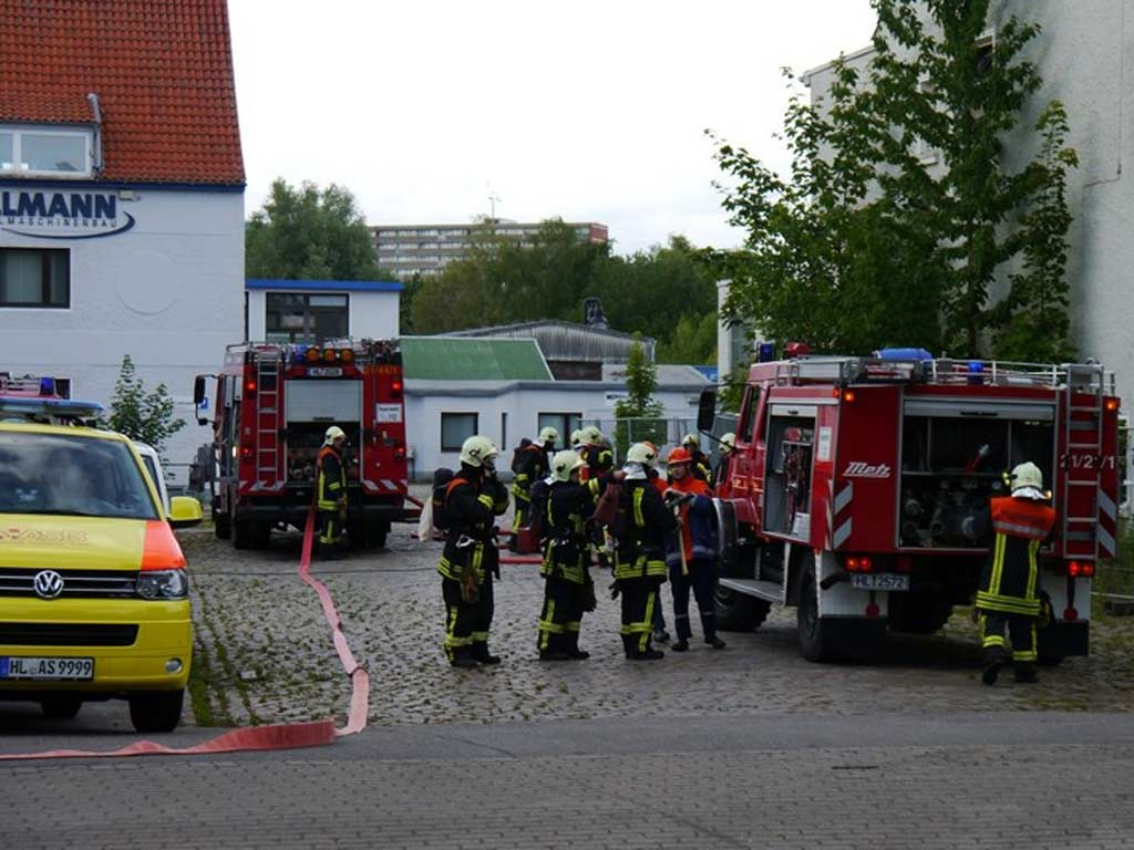 В Гамбурге вспыхнул пожар на двух складах