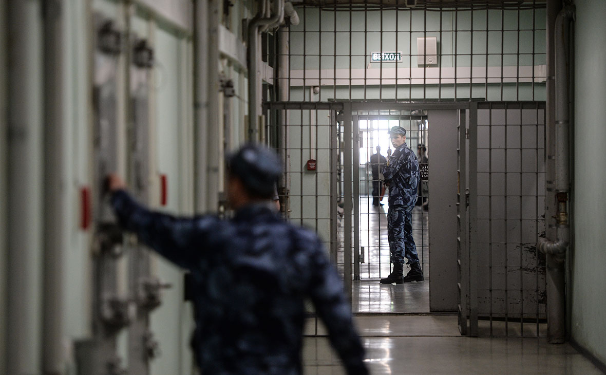 Приезжие, которые участвовали в нападении на школьника в Челябинске, отправили в СИЗО
