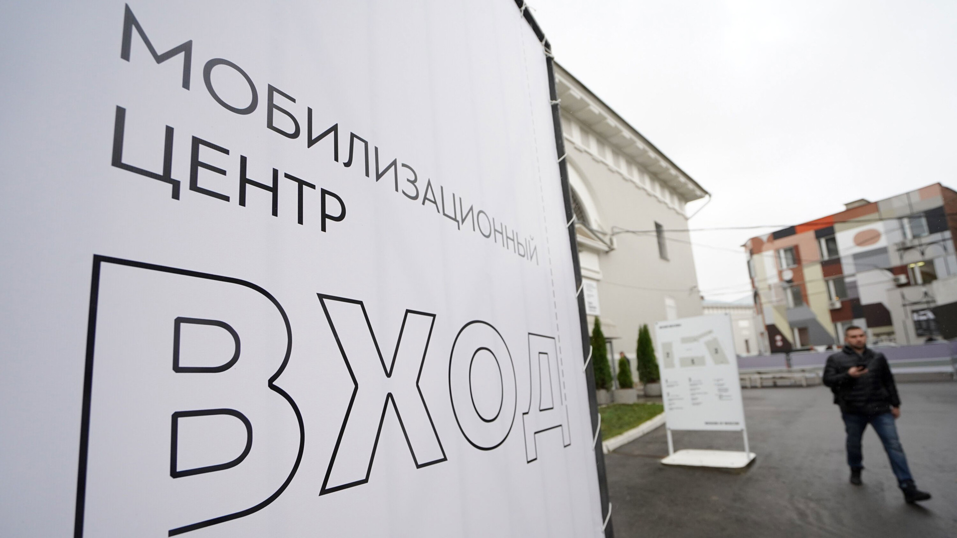Волонтеры рассказали об особенностях работы в центре отбора на военную службу по контракту