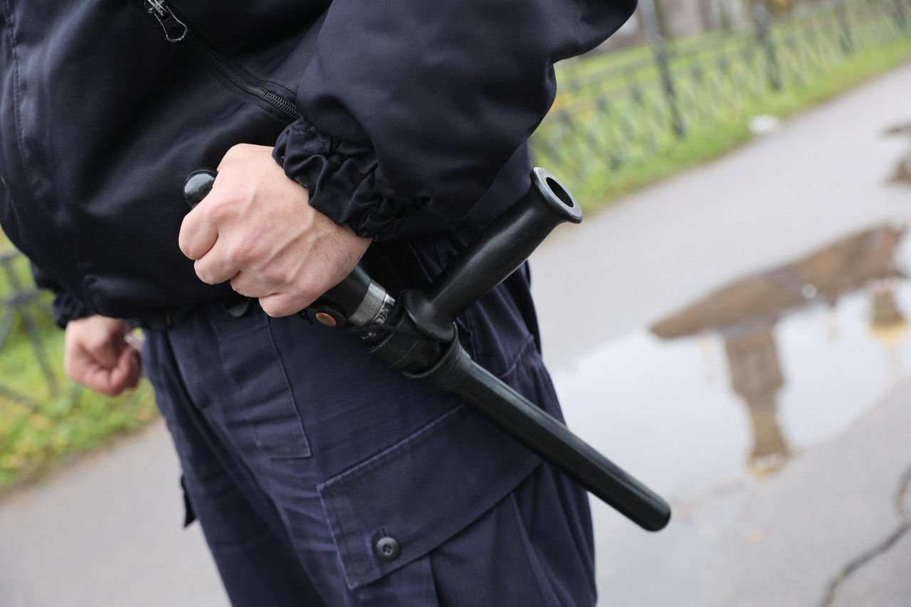 В метро Санкт-Петербурга мужчина приставал к 13-летней девочке