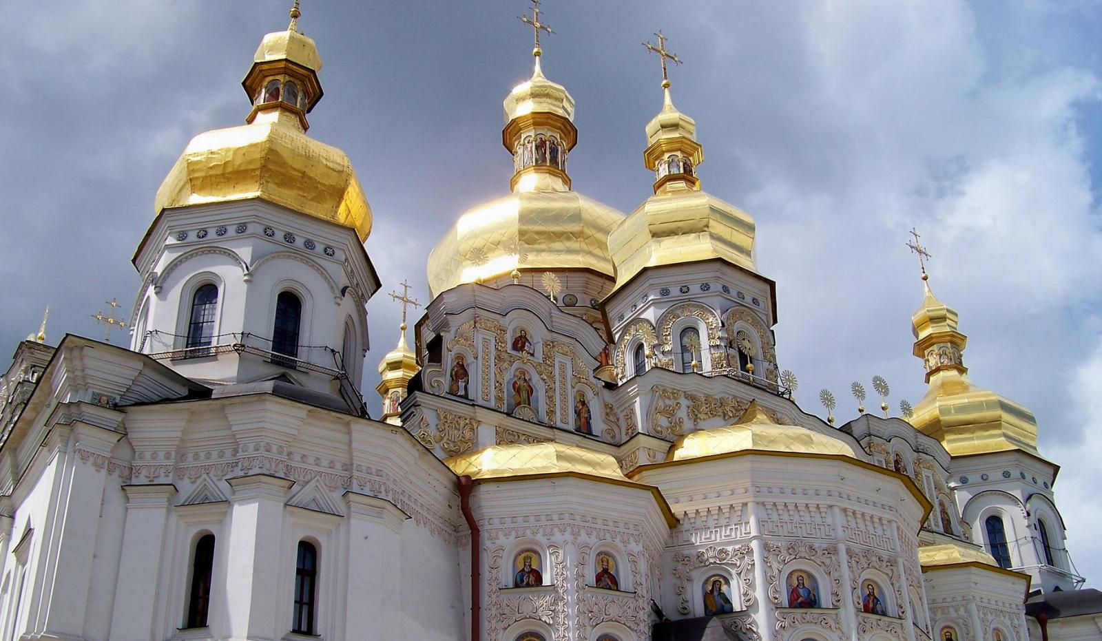 «Кураторы» опять созвали малолетних провокаторов к Киево-Печерской лавре