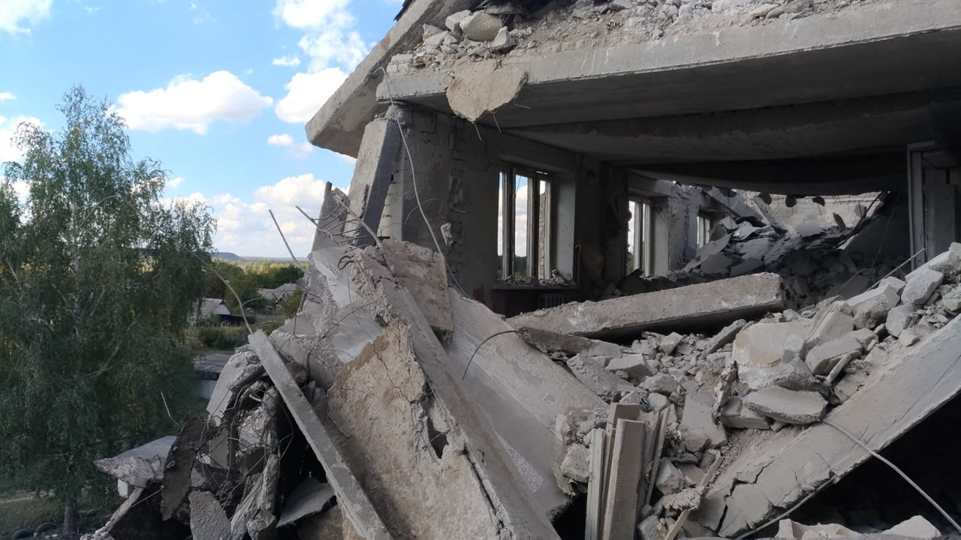 Украинские боевики выпустили 102 снаряда по гражданским объектам Херсонской области