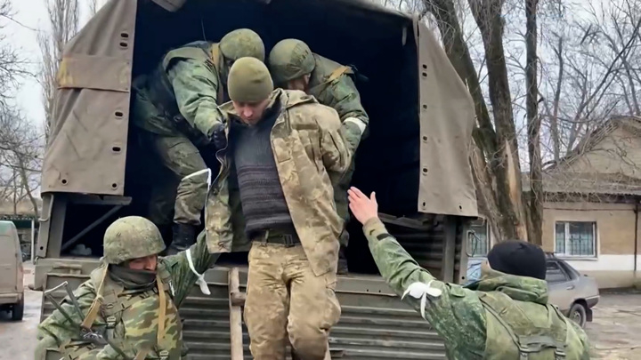 В Артемовске 12 солдат ВСУ сдались в плен бойцам ЧВК «Вагнер»