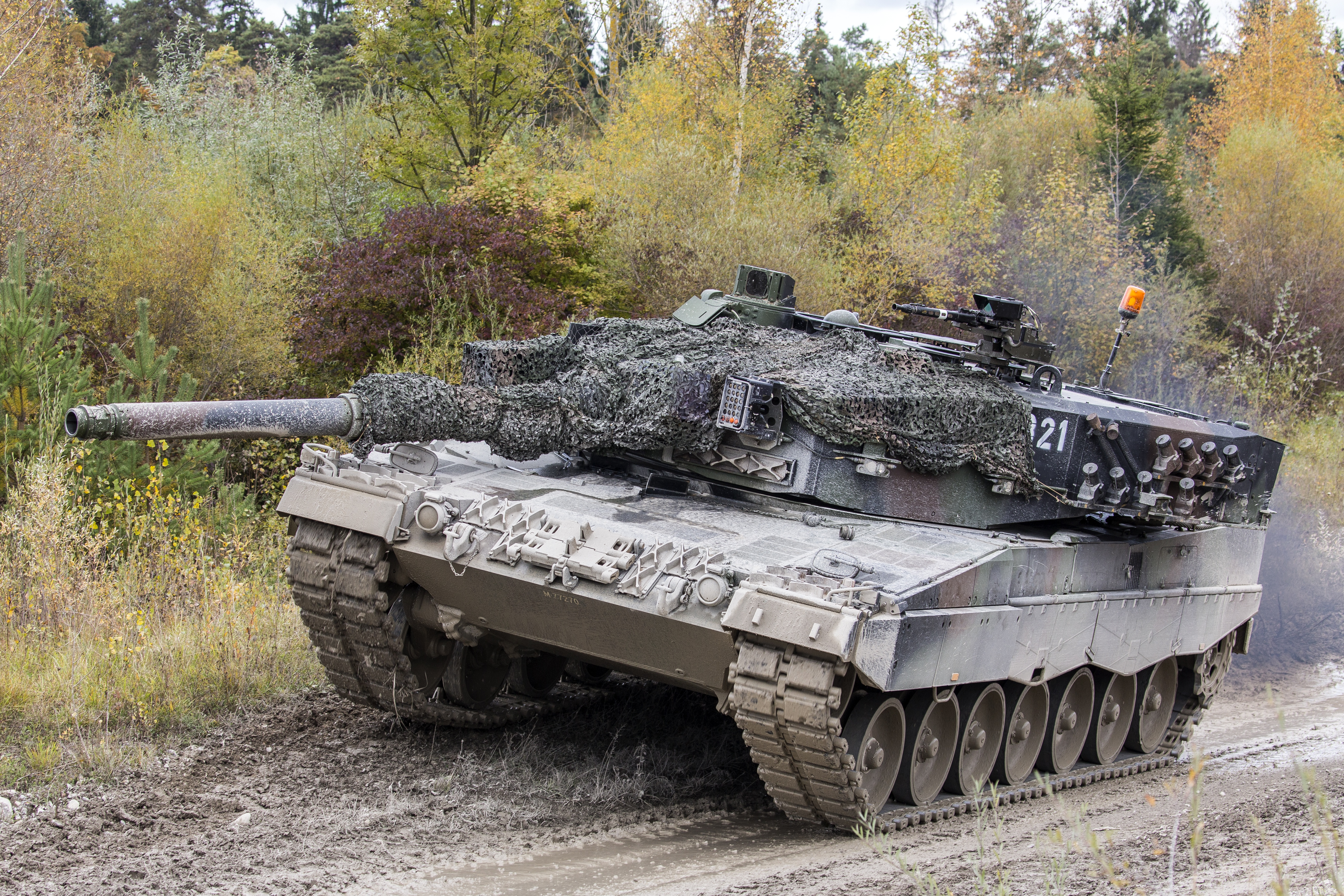 Польский офицер Павелка: ВСУ столкнули танки Leopard 2A4 и оторвали башню одному из них
