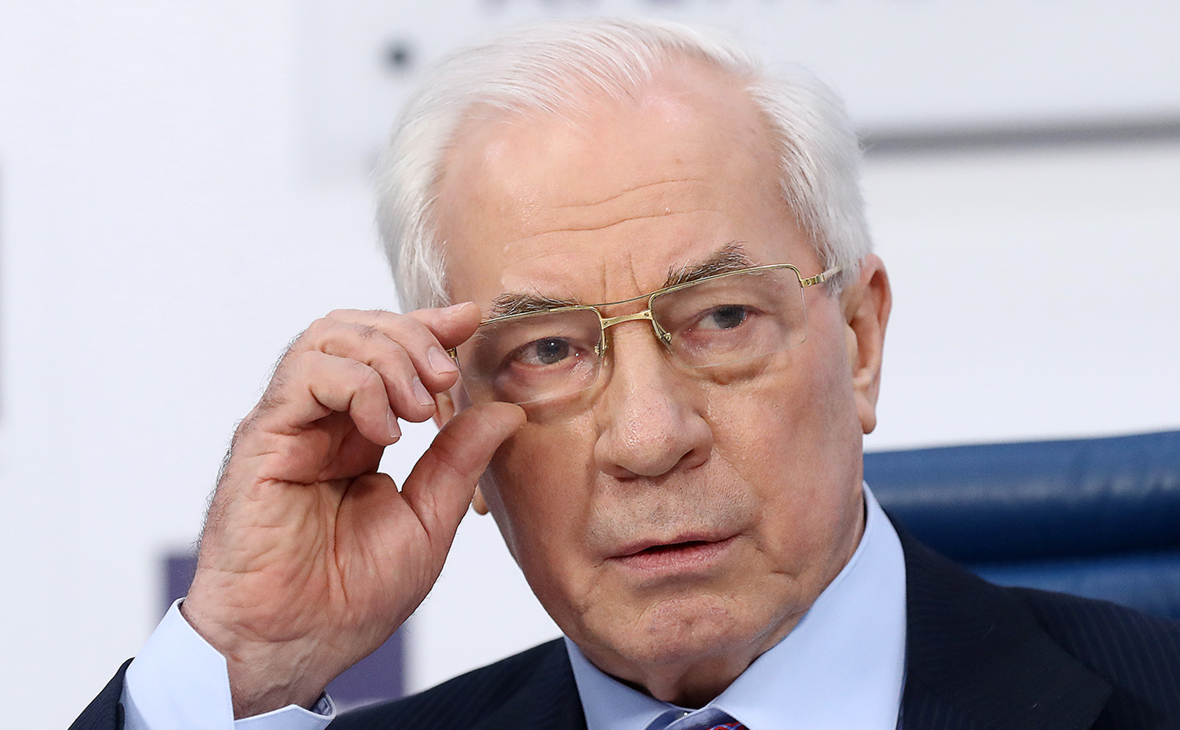 Азаров заявил, что Украина потерпит поражение без поставок вооружений Запада