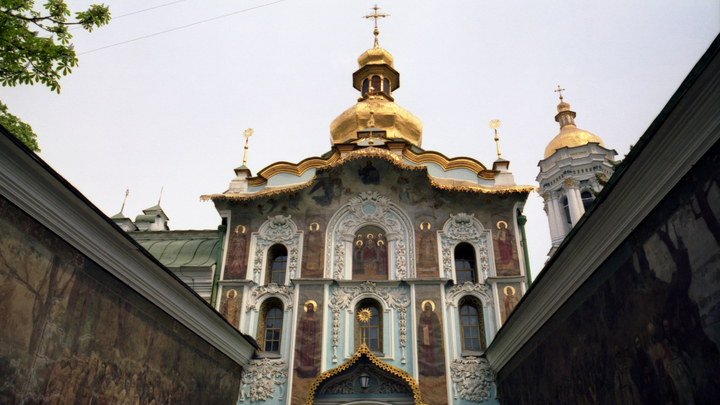 Украинские раскольники продолжают рейдерский захват Киево-Печерской лавры