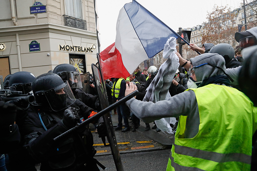 Протестующие во Франции захватили парижскую фондовую биржу