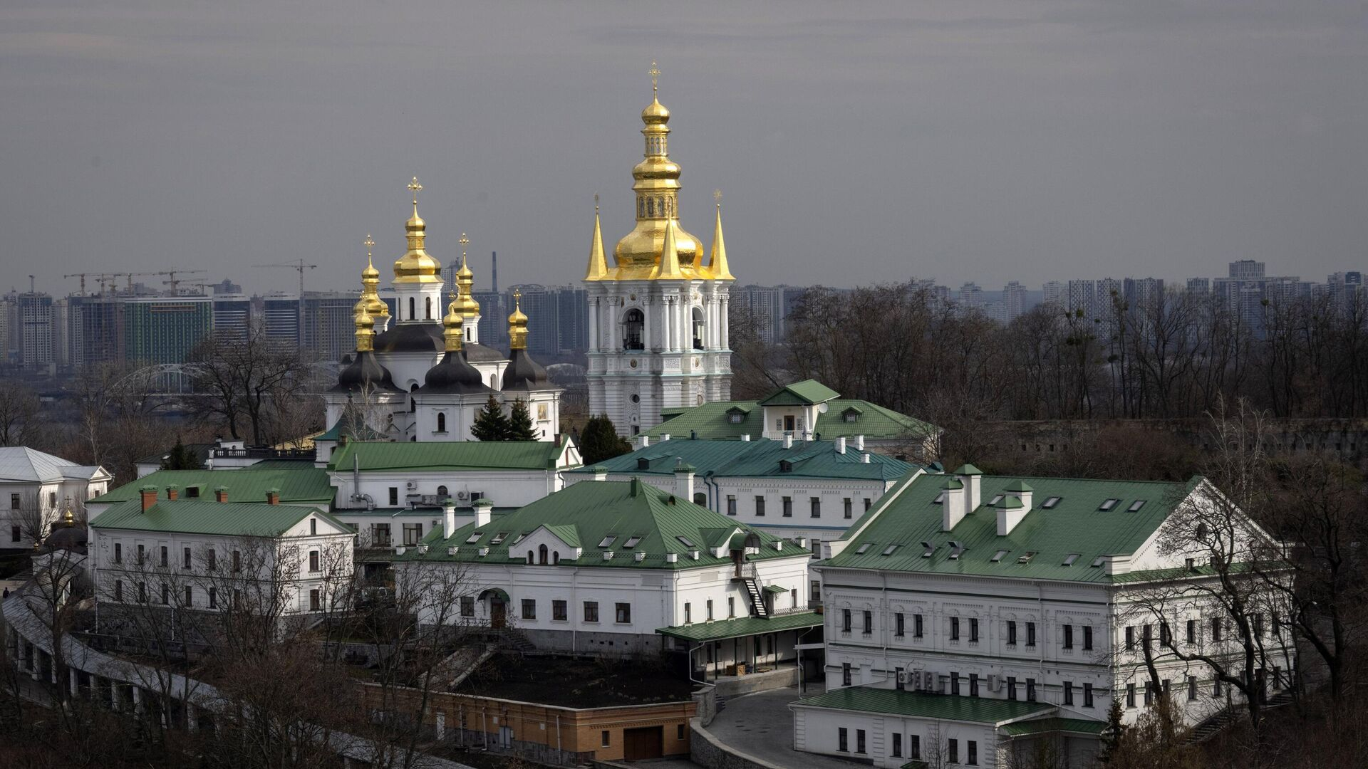 Начался новый штурм Киево-Печерской Лавры