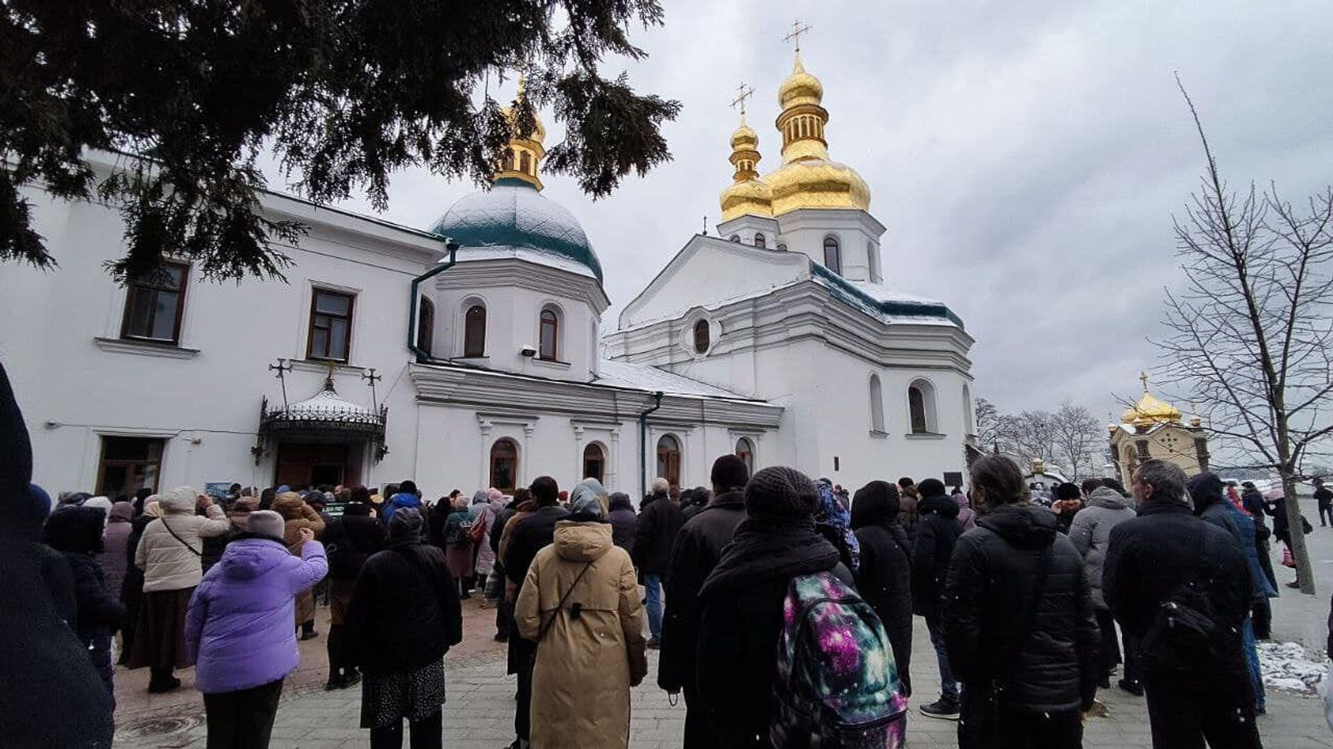 Полиция заблокировала вход в один из храмов Киево-Печерской Лавры
