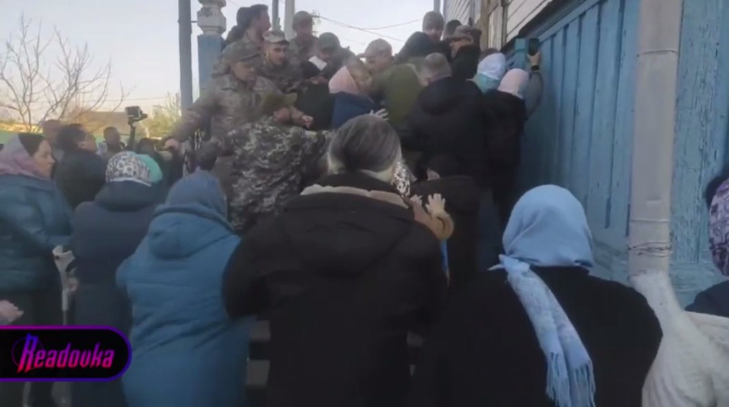 В Требухове Киевской области военные оцепили вход в храм