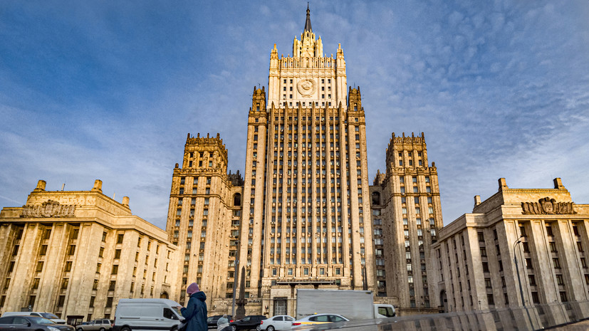 В МИД РФ призвали главу Минобороны ФРГ помнить слова о приемлемости ударов по России
