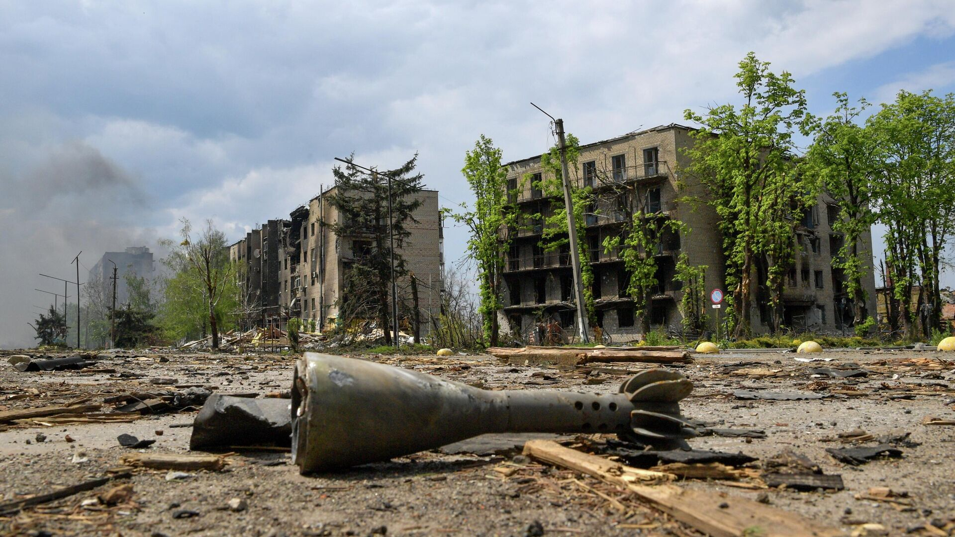 В прифронтовой Кременной рассказали, как живут на стыке войны и мира