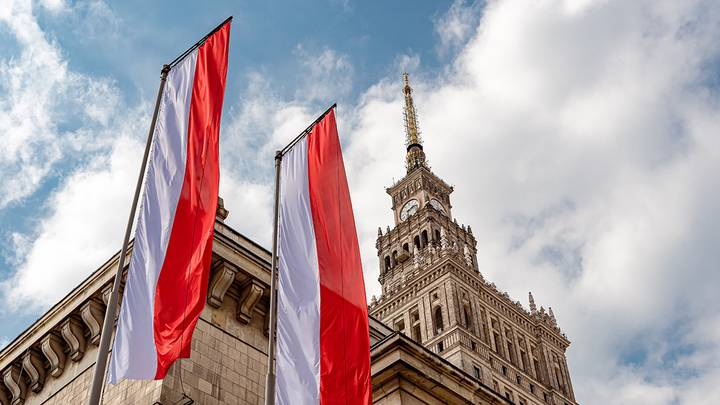 Медведев назвал Польшу «бесконечно враждебным» образованием для России