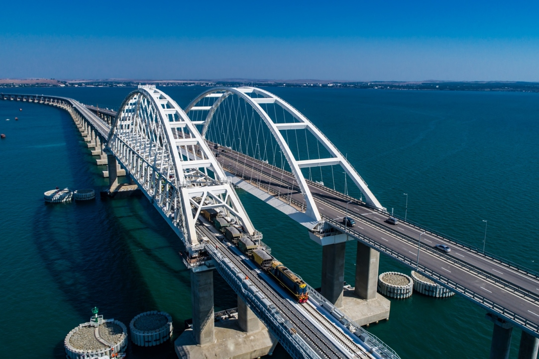Все сложные работы на железнодорожной части Крымского моста завершены