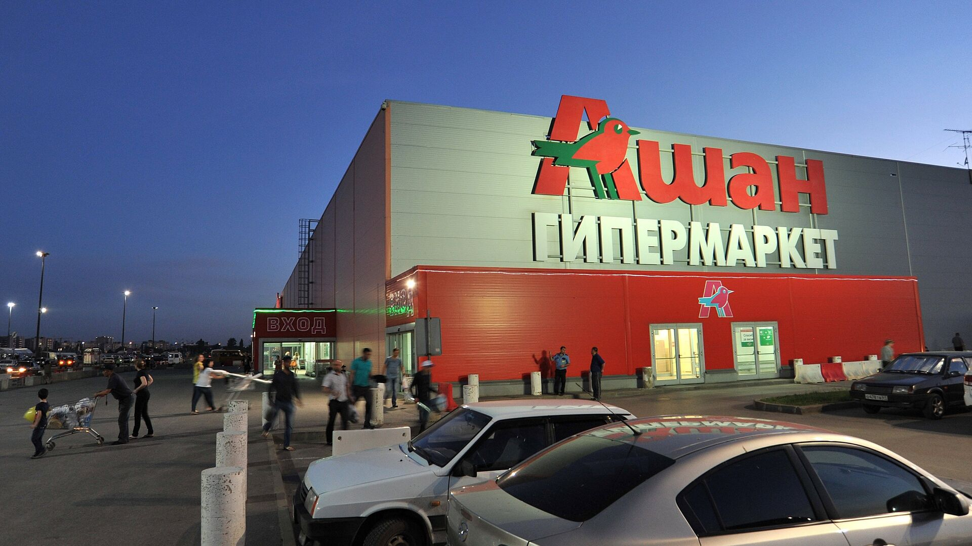 В столичном «Ашане» в продаже нет патриотической символики ко Дню Победы