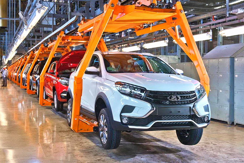 АвтоВАЗ повысила цены на автомобили Lada Granta и Niva Travel