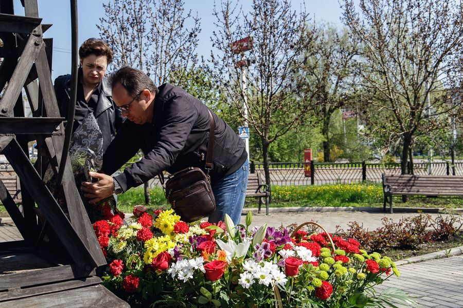В центре Донецка открылась фотовыставка о событиях девятилетней давности в Одессе