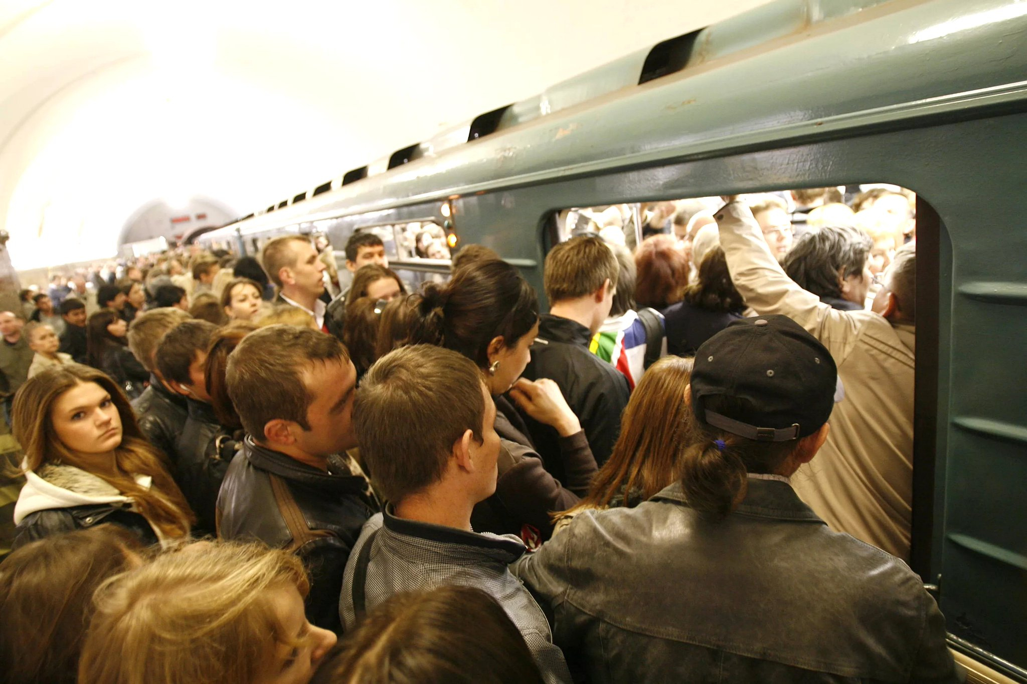 На «Василеостровской» в Санкт-Петербурге началась давка