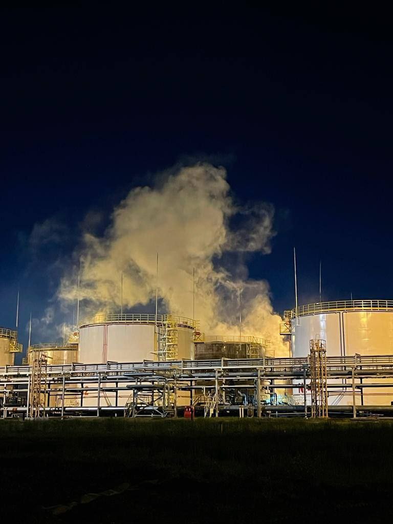 На Ильском нефтеперерабатывающем заводе в Краснодарском крае загорелись резервуары