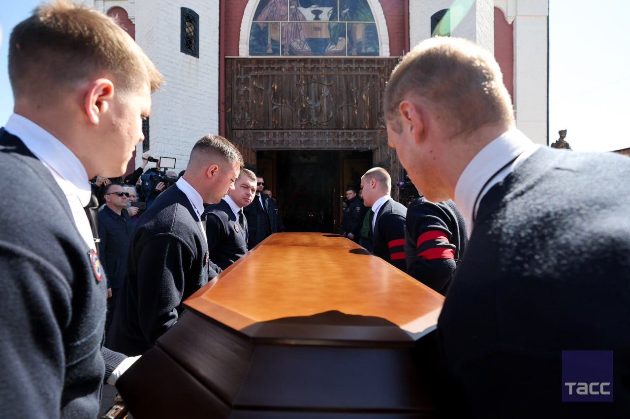 В подмосковном Щелково проходит прощание с модельером Вячеславом Зайцевым